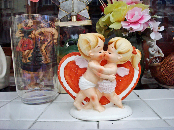 Embracing Cupids